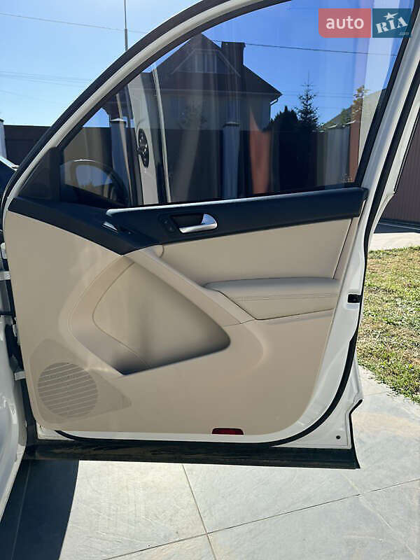 Позашляховик / Кросовер Volkswagen Tiguan 2016 в Києві