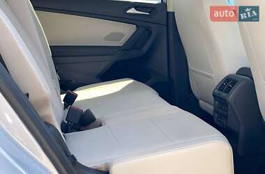 Внедорожник / Кроссовер Volkswagen Tiguan 2018 в 
