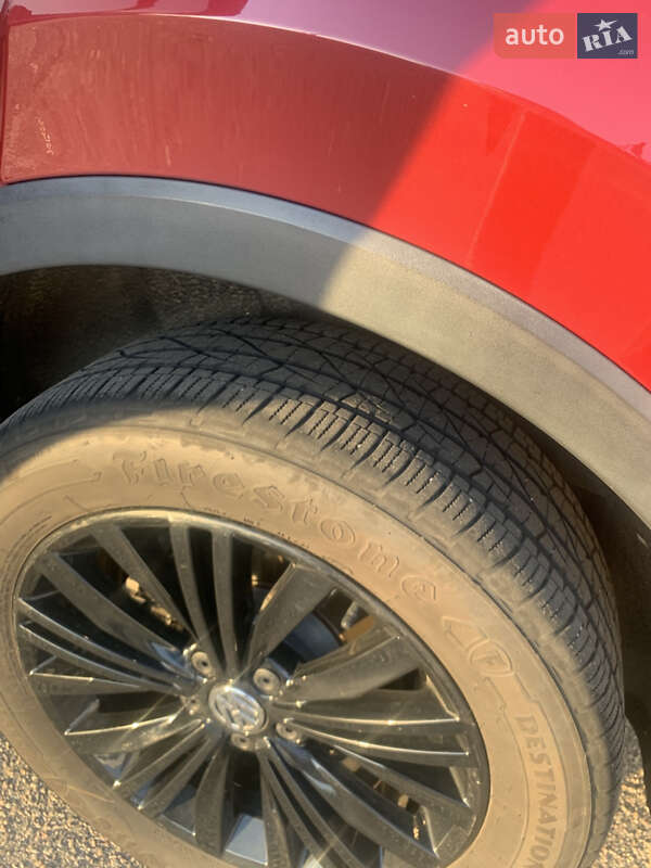 Внедорожник / Кроссовер Volkswagen Tiguan 2017 в Новоукраинке