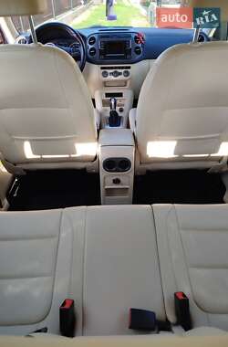 Внедорожник / Кроссовер Volkswagen Tiguan 2016 в 