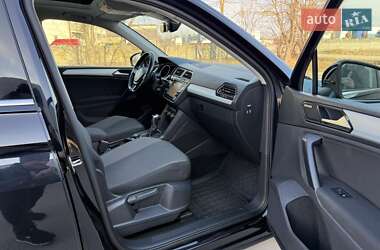 Внедорожник / Кроссовер Volkswagen Tiguan 2016 в 