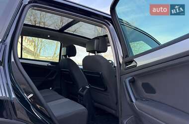 Внедорожник / Кроссовер Volkswagen Tiguan 2016 в 