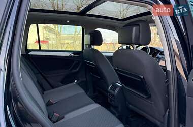 Внедорожник / Кроссовер Volkswagen Tiguan 2016 в 