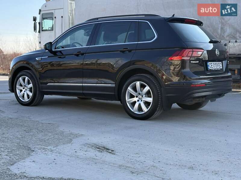 Внедорожник / Кроссовер Volkswagen Tiguan 2016 в 