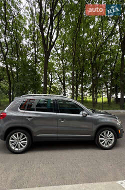 Позашляховик / Кросовер Volkswagen Tiguan 2016 в 
