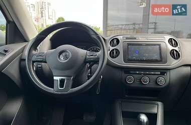 Позашляховик / Кросовер Volkswagen Tiguan 2013 в 