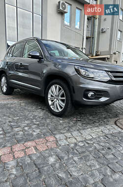Позашляховик / Кросовер Volkswagen Tiguan 2016 в 