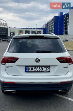 Внедорожник / Кроссовер Volkswagen Tiguan 2017 в 