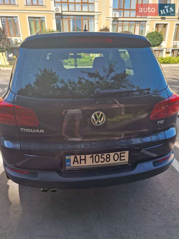 Внедорожник / Кроссовер Volkswagen Tiguan 2015 в Одессе
