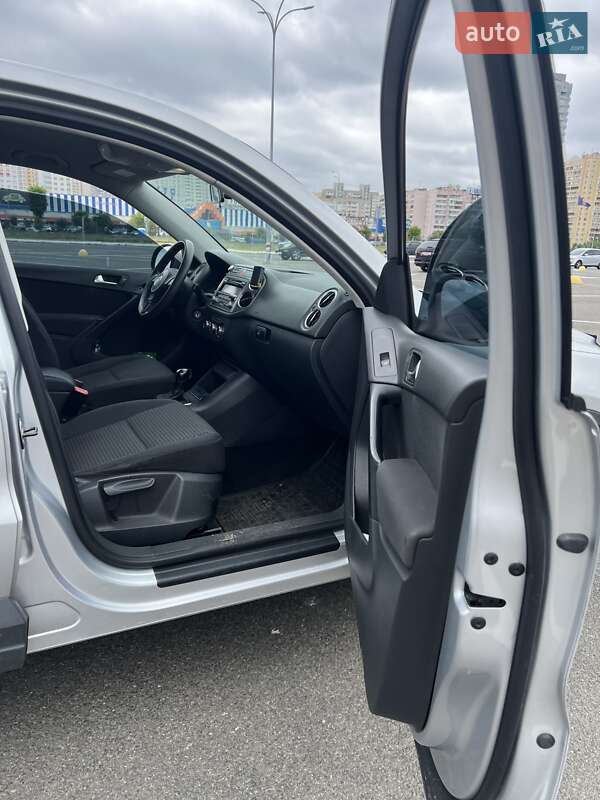 Внедорожник / Кроссовер Volkswagen Tiguan 2010 в Киеве