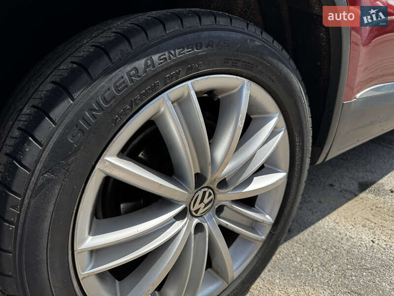 Позашляховик / Кросовер Volkswagen Tiguan 2012 в Чернігові