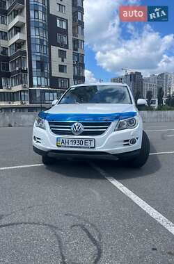 Внедорожник / Кроссовер Volkswagen Tiguan 2009 в Киеве