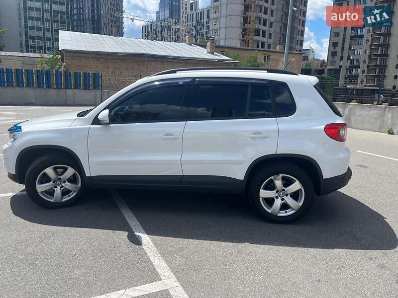 Внедорожник / Кроссовер Volkswagen Tiguan 2009 в Киеве