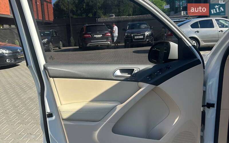 Внедорожник / Кроссовер Volkswagen Tiguan 2016 в Черновцах