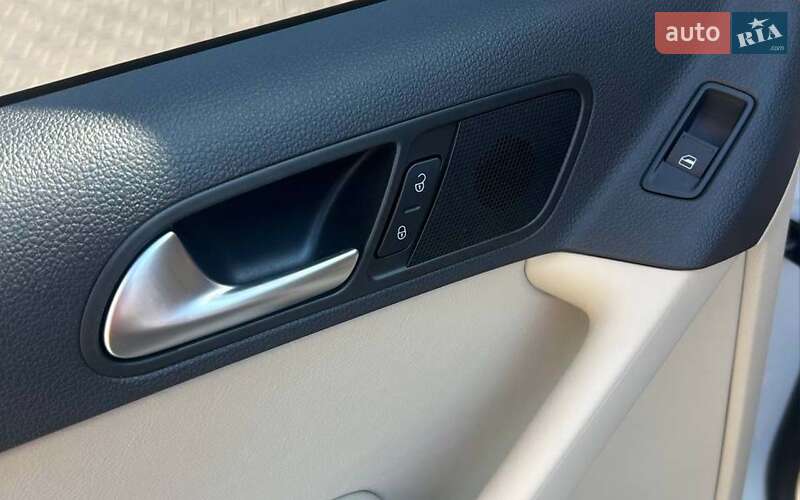 Внедорожник / Кроссовер Volkswagen Tiguan 2016 в Черновцах