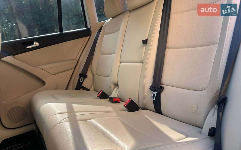 Внедорожник / Кроссовер Volkswagen Tiguan 2016 в Черновцах