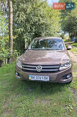 Внедорожник / Кроссовер Volkswagen Tiguan 2013 в Сарнах