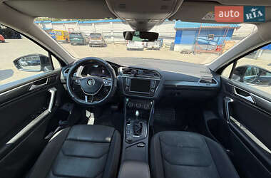Внедорожник / Кроссовер Volkswagen Tiguan 2017 в 