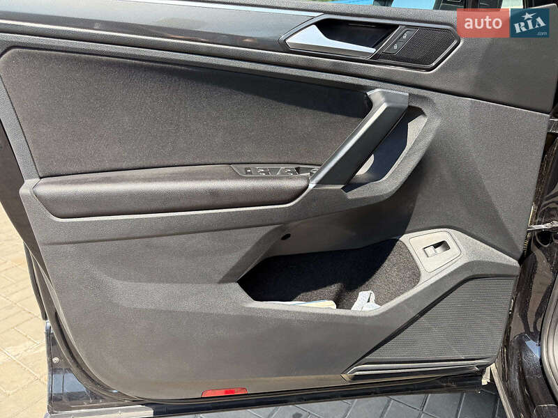 Внедорожник / Кроссовер Volkswagen Tiguan 2017 в Одессе