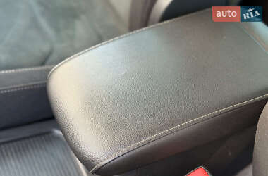 Внедорожник / Кроссовер Volkswagen Tiguan 2017 в 