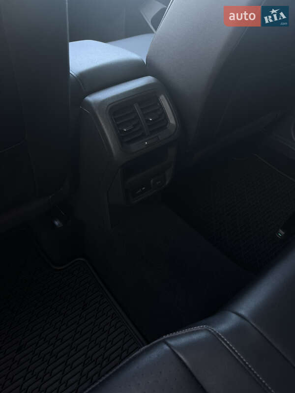 Внедорожник / Кроссовер Volkswagen Tiguan 2019 в Киеве фото 20 Внедорожник / Кроссовер Volkswagen Tiguan 2019 в Киеве