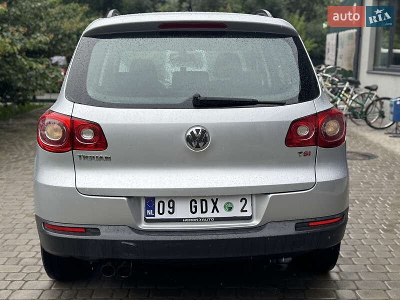 Внедорожник / Кроссовер Volkswagen Tiguan 2008 в Староконстантинове