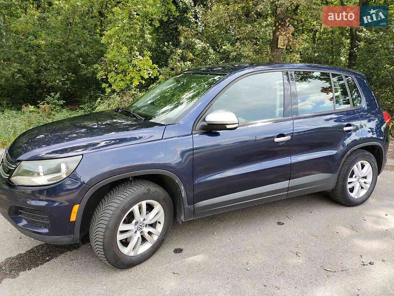 Позашляховик / Кросовер Volkswagen Tiguan 2013 в 