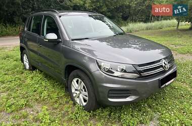 Внедорожник / Кроссовер Volkswagen Tiguan 2016 в 