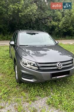 Внедорожник / Кроссовер Volkswagen Tiguan 2016 в 