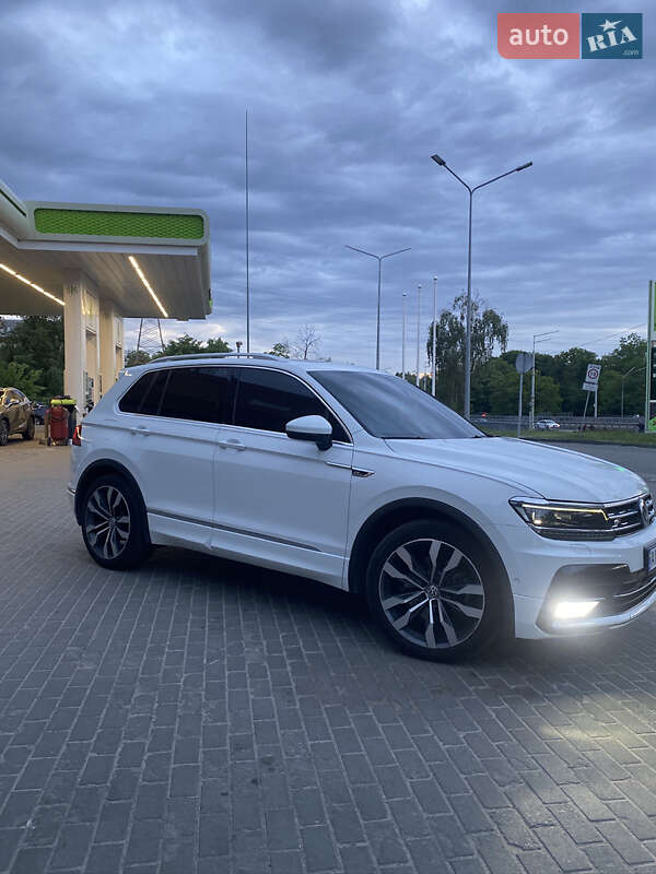 Внедорожник / Кроссовер Volkswagen Tiguan 2017 в Киеве