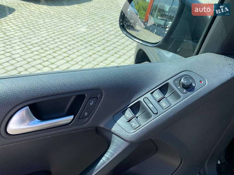 Внедорожник / Кроссовер Volkswagen Tiguan 2016 в Львове