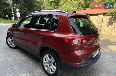 Позашляховик / Кросовер Volkswagen Tiguan 2010 в Чернівцях