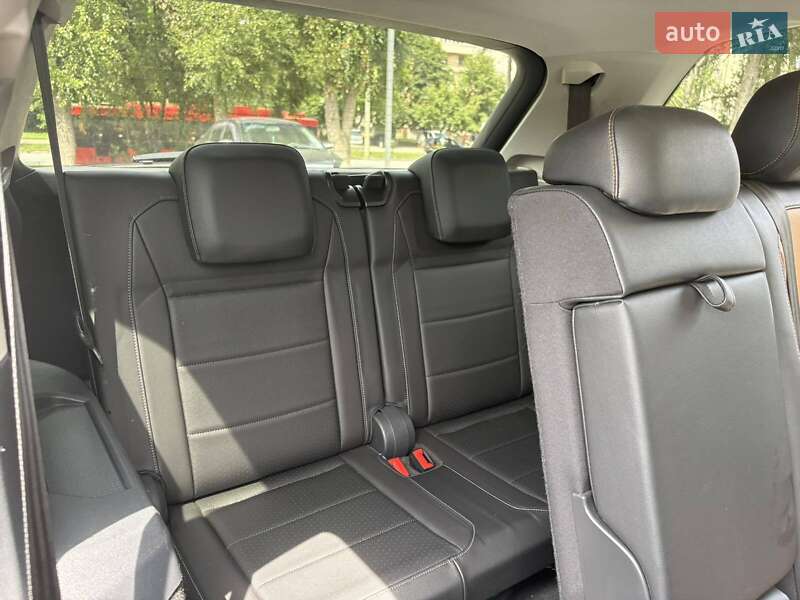 Внедорожник / Кроссовер Volkswagen Tiguan 2017 в Черновцах