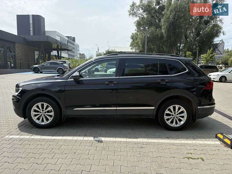Внедорожник / Кроссовер Volkswagen Tiguan 2017 в Черновцах