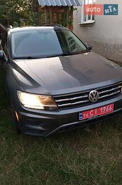 Внедорожник / Кроссовер Volkswagen Tiguan 2017 в Славском