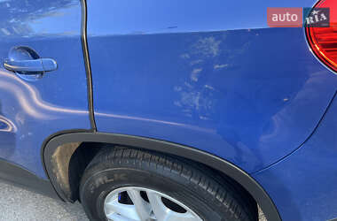 Внедорожник / Кроссовер Volkswagen Tiguan 2011 в 