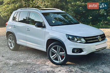 Позашляховик / Кросовер Volkswagen Tiguan 2016 в Києві