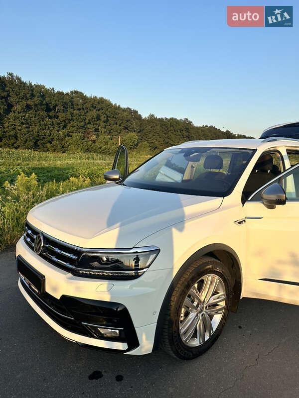 Внедорожник / Кроссовер Volkswagen Tiguan 2019 в Староконстантинове