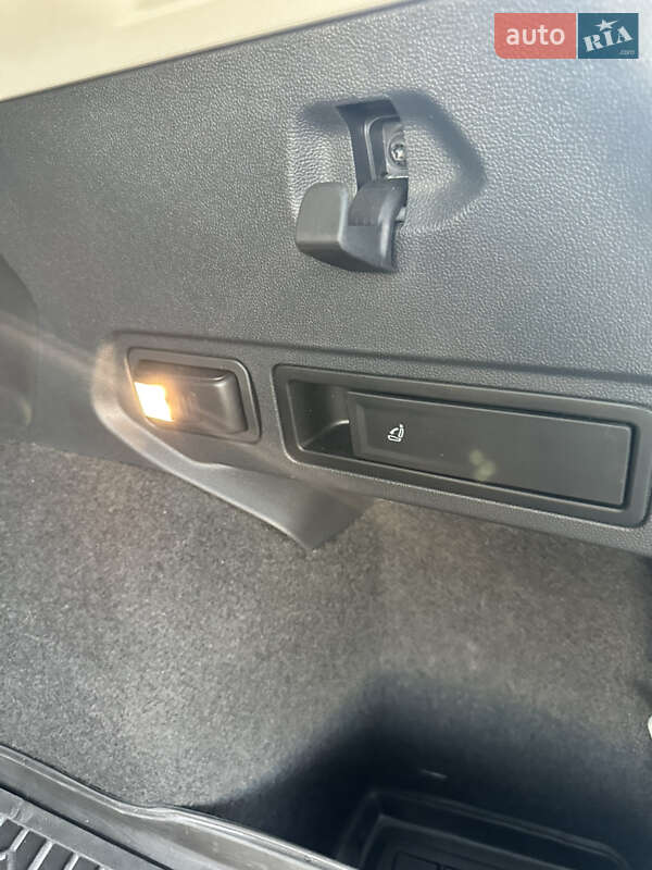 Внедорожник / Кроссовер Volkswagen Tiguan 2019 в Староконстантинове