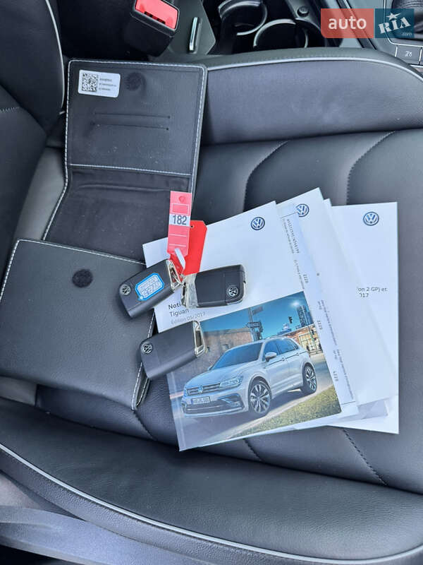 Внедорожник / Кроссовер Volkswagen Tiguan 2017 в Луцке