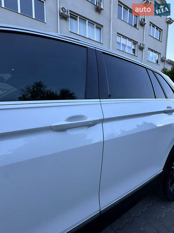 Внедорожник / Кроссовер Volkswagen Tiguan 2017 в Луцке