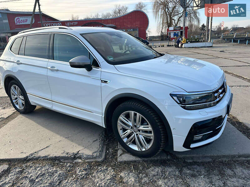Внедорожник / Кроссовер Volkswagen Tiguan 2019 в Староконстантинове