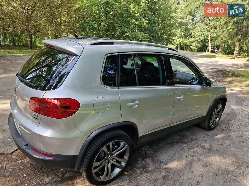 Внедорожник / Кроссовер Volkswagen Tiguan 2016 в Чернигове