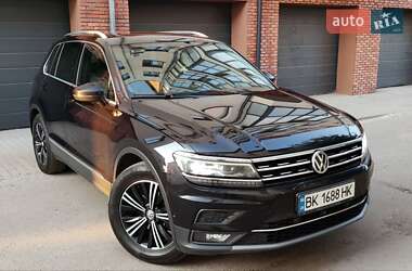 Позашляховик / Кросовер Volkswagen Tiguan 2017 в Рівному