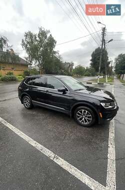 Внедорожник / Кроссовер Volkswagen Tiguan 2017 в Харькове