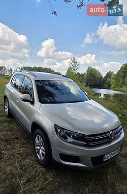 Позашляховик / Кросовер Volkswagen Tiguan 2015 в Чернігові