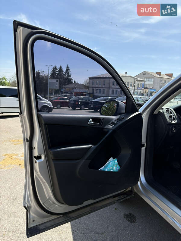 Внедорожник / Кроссовер Volkswagen Tiguan 2010 в Киеве