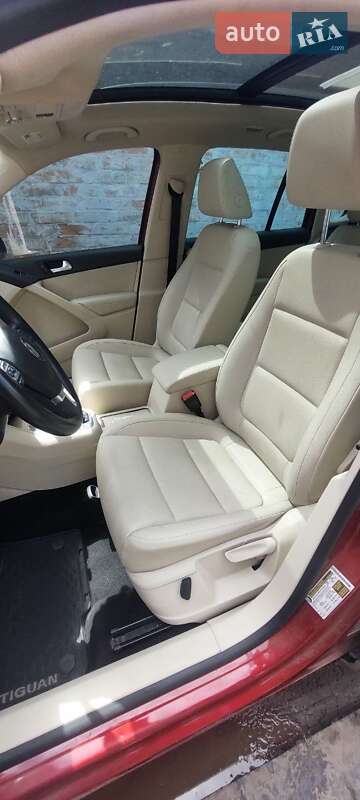 Внедорожник / Кроссовер Volkswagen Tiguan 2015 в Кривом Роге