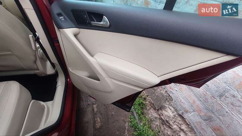 Внедорожник / Кроссовер Volkswagen Tiguan 2015 в Кривом Роге