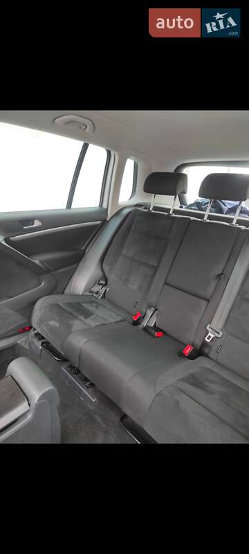 Внедорожник / Кроссовер Volkswagen Tiguan 2015 в Хмельницком